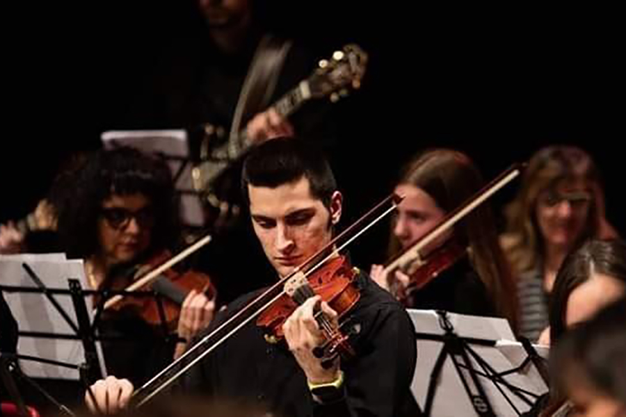 Gabriele, un bravo violinista e ora un giovane uomo
